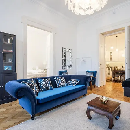 Apartment Court Crossing Budapest