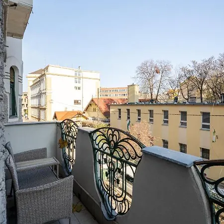 Apartment Court Crossing *