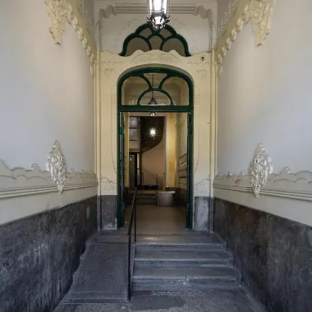 Court Crossing