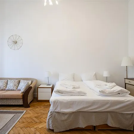 Court Crossing Apartment *