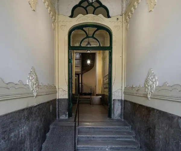 Court Crossing